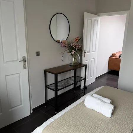 1-bedroom Near Asml & Airport Apartment *