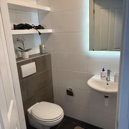 Apartament 1-bedroom Near Asml & Airport